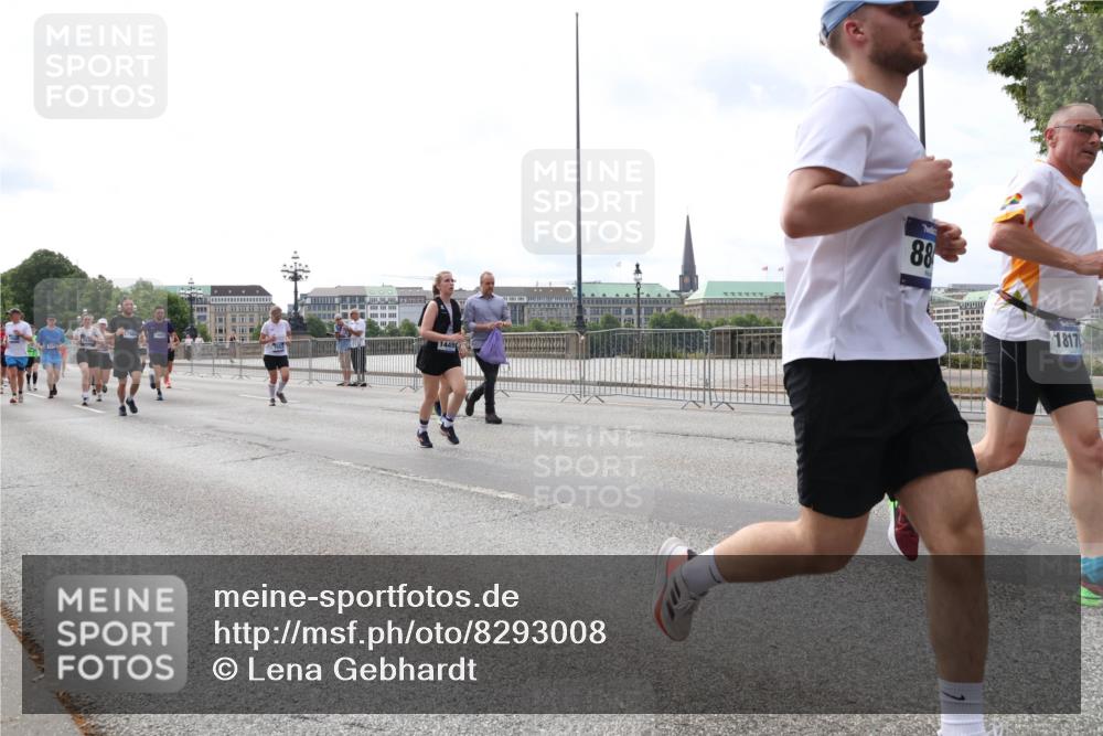 29.06.2025 - hella hamburg halbmarathon Lena Gebhardt http://msf.ph/oto/8293008 29.06.2025 10:21:22 Lombardsbrücke 1449, 88, 1817, 1028, 1072, 1266, 1401, 1658, 2271, 2383, 2635, 2815, 2956, 2986, 3122, 3161, 3453, 3770, 3813, 3817, 3825, 3826, 4082, 4350, 4697, 4786, 5041, 5061, 5122, 5373, 5395, 5412, 5493, 5759, 5767, 5957, 6086, 6103, 6275, 6308, 6844, 7228, 7375, 7522, 7553, 7608, 7781, 8095, 8286, 8724, 8726, 8844, 8896, 9005, 9011, 9100, 9108, 9236, 9369, 9483, 9499, 9501, 9532, 9624, 10374, 10585, 10602, 10874, 11698, 12175, 12694, 13057, 13508 meine-sportfotos.de