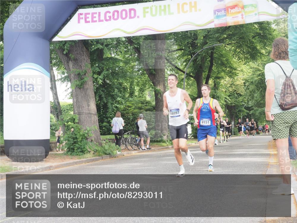 29.06.2025 - hella hamburg halbmarathon KatJ http://msf.ph/oto/8293011 29.06.2025 10:13:12 Zwischen KM18-KM19 4128 meine-sportfotos.de