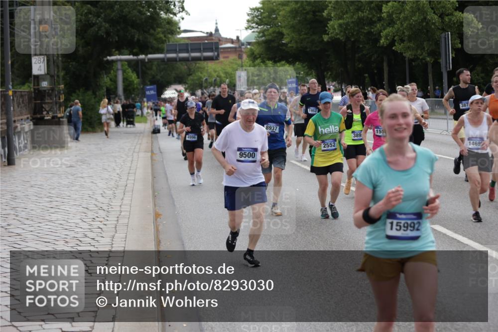 29.06.2025 - hella hamburg halbmarathon Jannik Wohlers http://msf.ph/oto/8293030 29.06.2025 10:36:26 Lombardsbrücke 1118, 1253, 1339, 1948, 1952, 1954, 2552, 2588, 3165, 3873, 3895, 4084, 4618, 4762, 4996, 5789, 6156, 6359, 7773, 8499, 8758, 8936, 8937, 9295, 9500, 9694, 9701, 10123, 10487, 10862, 11672, 11831, 11912, 12218, 12302, 12532, 12605, 12770, 12775, 13092, 13106, 13165, 13265, 13266, 13657, 13704, 13902, 13903, 14695, 15077, 15588, 15805, 15972, 15992, 16228, 16309, 16885, 16977, 17018, 17115, 17349, 17504, 18174, 18482, 18488 meine-sportfotos.de