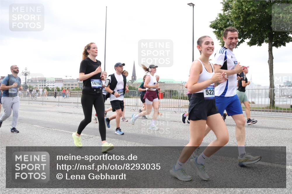 29.06.2025 - hella hamburg halbmarathon Lena Gebhardt http://msf.ph/oto/8293035 29.06.2025 10:55:56 Lombardsbrücke 18907, 16768, 196, 1043, 522, 1616, 1738, 1873, 1909, 2095, 2793, 3101, 3244, 3268, 4265, 4354, 4470, 4473, 4836, 4896, 5220, 5222, 5306, 5487, 5575, 5580, 5994, 6055, 6056, 6113, 6257, 6494, 6594, 6968, 7025, 7028, 7516, 7548, 7616, 7969, 8005, 8110, 8305, 8527, 8532, 8533, 8626, 8648, 9435, 9548, 9606, 9614, 9618, 9838, 9857, 9858, 9861, 9865, 9956, 10094, 10436, 10438, 10449, 10559, 10593, 10640, 10987, 11903, 11962, 11963, 12695, 12902 meine-sportfotos.de
