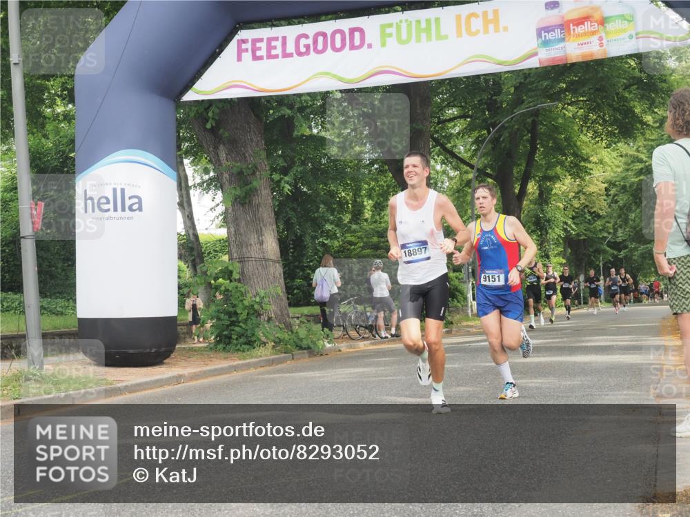 29.06.2025 - hella hamburg halbmarathon KatJ http://msf.ph/oto/8293052 29.06.2025 10:13:13 Zwischen KM18-KM19  meine-sportfotos.de