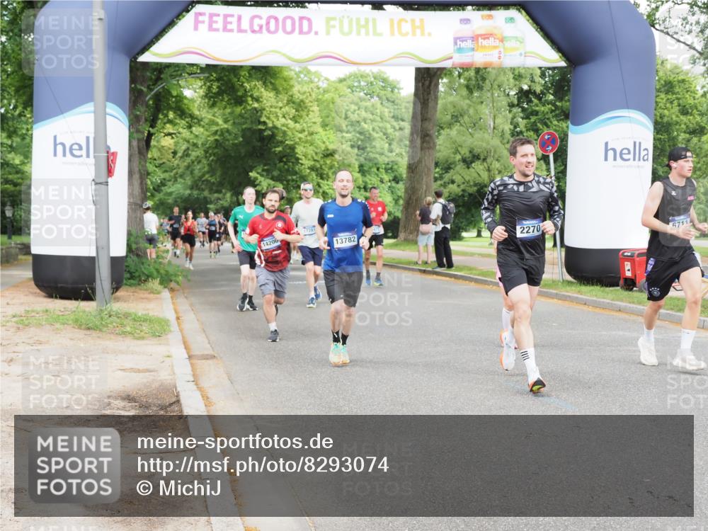 29.06.2025 - hella hamburg halbmarathon MichiJ http://msf.ph/oto/8293074 29.06.2025 10:33:49 Zwischen KM18-KM19 2270, 5706, 6711, 7385, 7450, 8374, 9720, 10796, 12528, 13782, 13919, 14200, 14228, 14764, 16286, 16834, 17281, 18081 meine-sportfotos.de