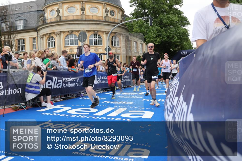 29.06.2025 - hella hamburg halbmarathon Strokosch-Dieckow http://msf.ph/oto/8293093 29.06.2025 10:50:43 Ziel 1399, 2234, 2788, 3947, 4346, 4839, 5018, 5115, 6662, 6712, 7134, 7583, 7786, 7952, 8657, 9057, 10750, 11356, 13701, 13808, 13875, 15426, 15519, 15720, 16291, 17129, 17908, 18182, 18229, 18370, 18413, 18820 meine-sportfotos.de