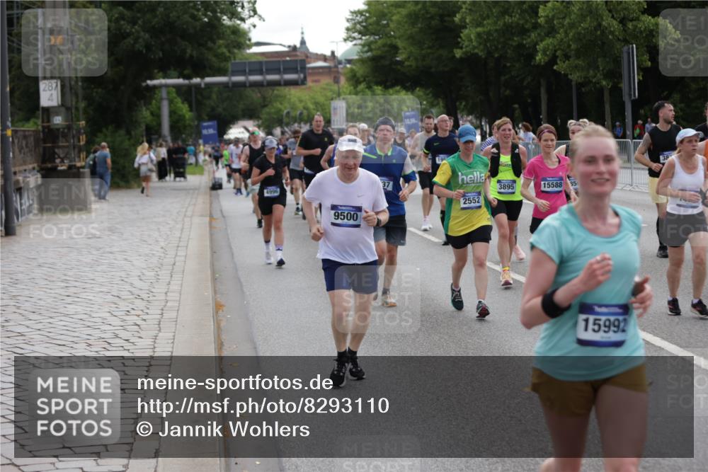 29.06.2025 - hella hamburg halbmarathon Jannik Wohlers http://msf.ph/oto/8293110 29.06.2025 10:36:26 Lombardsbrücke 1118, 1253, 1339, 1948, 1952, 1954, 2552, 2588, 3165, 3873, 3895, 4084, 4618, 4762, 4996, 5789, 6156, 6359, 7773, 8499, 8758, 8936, 8937, 9295, 9500, 9694, 9701, 10123, 10487, 10862, 11672, 11831, 11912, 12218, 12302, 12532, 12605, 12770, 12775, 13092, 13106, 13165, 13265, 13266, 13657, 13704, 13902, 13903, 14695, 15077, 15588, 15805, 15972, 15992, 16228, 16309, 16885, 16977, 17018, 17115, 17349, 17504, 18174, 18482, 18488 meine-sportfotos.de