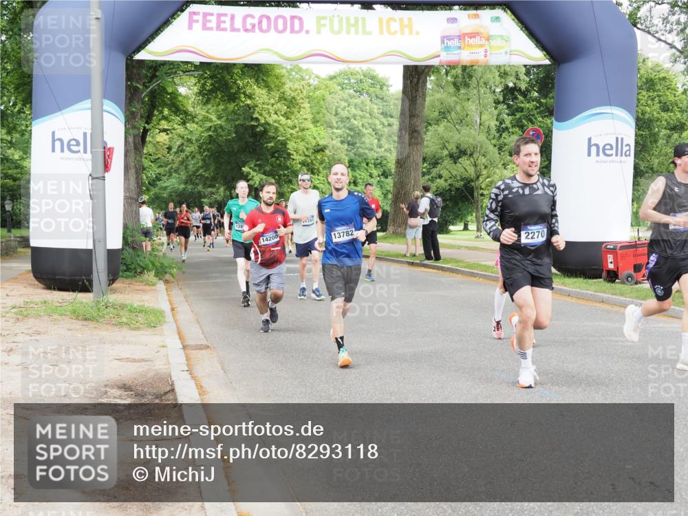 29.06.2025 - hella hamburg halbmarathon MichiJ http://msf.ph/oto/8293118 29.06.2025 10:33:49 Zwischen KM18-KM19 2270, 5706, 6711, 7385, 7450, 8374, 9720, 10796, 12528, 13782, 13919, 14200, 14228, 14764, 16286, 16834, 17281, 18081 meine-sportfotos.de