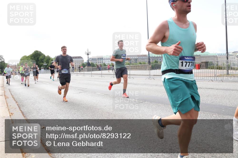 29.06.2025 - hella hamburg halbmarathon Lena Gebhardt http://msf.ph/oto/8293122 29.06.2025 10:11:54 Lombardsbrücke 1062, 1328, 1531, 1790, 1866, 1992, 3363, 4227, 5379, 5605, 7571, 8115, 8807, 8810, 9191, 9428, 9705, 10042, 10409, 10428, 11321, 11507, 11525, 11537, 11581, 11917, 12473, 13171, 13177, 13203, 13542, 13939, 13958, 14008, 14060, 14196, 14384, 15137, 15797, 15945, 16976, 17080, 17638, 17774, 17866, 18261, 18278, 18395, 18429, 18655 meine-sportfotos.de