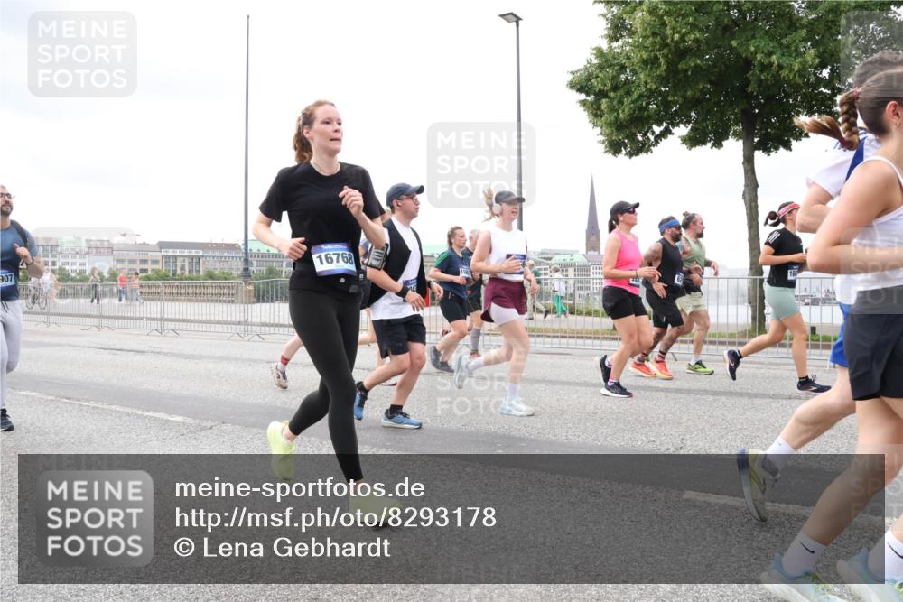 29.06.2025 - hella hamburg halbmarathon Lena Gebhardt http://msf.ph/oto/8293178 29.06.2025 10:55:56 Lombardsbrücke 907, 16768, 1616, 1738, 1873, 1909, 2095, 2793, 3101, 3244, 3268, 4265, 4354, 4470, 4473, 4836, 4896, 5220, 5222, 5306, 5487, 5575, 5580, 5994, 6055, 6056, 6113, 6257, 6494, 6594, 6968, 7025, 7028, 7516, 7548, 7616, 7969, 8005, 8110, 8305, 8527, 8532, 8533, 8626, 8648, 9435, 9548, 9606, 9614, 9618, 9838, 9857, 9858, 9861, 9865, 9956, 10094, 10436, 10438, 10449, 10559, 10593, 10640, 10987, 11903, 11962, 11963, 12695, 12902 meine-sportfotos.de