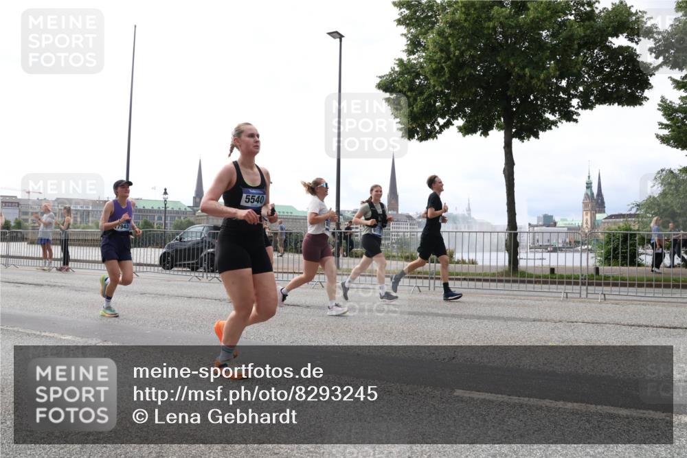 29.06.2025 - hella hamburg halbmarathon Lena Gebhardt http://msf.ph/oto/8293245 29.06.2025 10:36:30 Lombardsbrücke 7943, 5540, 1008, 1010, 1102, 1224, 1775, 1780, 1835, 1948, 2124, 2588, 2870, 3398, 3404, 3428, 3699, 3741, 3877, 4084, 4245, 4326, 4442, 4618, 4762, 4937, 5012, 5246, 5427, 5540, 5573, 5666, 5747, 5809, 5919, 6092, 6093, 6156, 6184, 6190, 6417, 6667, 6896, 7086, 7111, 7140, 7275, 7575, 7576, 7632, 8356, 8498, 8499, 8530, 8581, 8945, 9115, 9117, 9229, 9500, 9694, 13265, 15077, 17156, 17807, 18152, 18488 meine-sportfotos.de