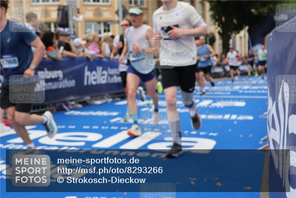 29.06.2025 - hella hamburg halbmarathon Strokosch-Dieckow http://msf.ph/oto/8293266 29.06.2025 10:50:46 Ziel 1466, 2234, 2788, 3654, 3947, 4839, 5018, 5115, 6712, 7052, 7134, 7952, 8205, 8657, 10750, 11356, 13701, 15395, 15426, 15643, 15720, 17129, 17908, 18182, 18229, 18370, 18820 meine-sportfotos.de
