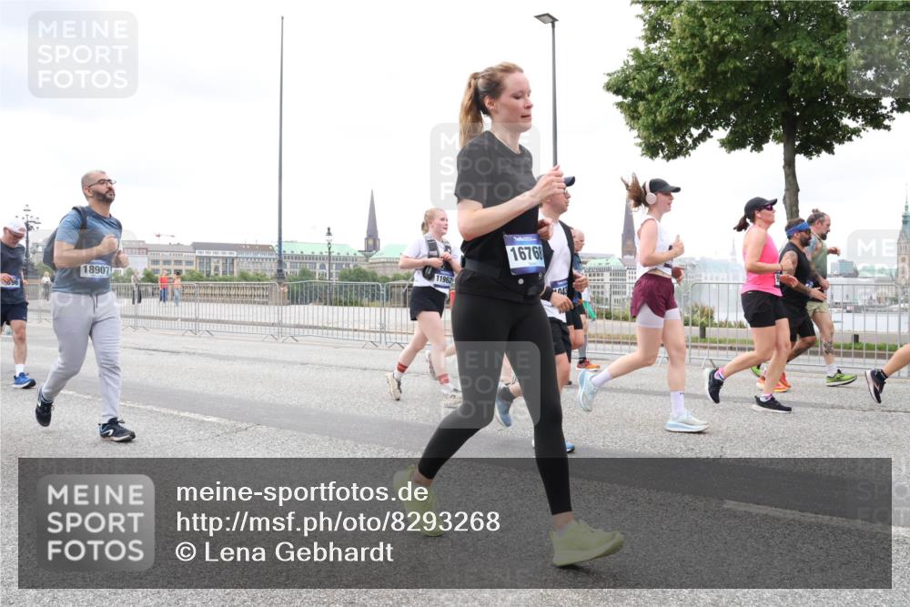 29.06.2025 - hella hamburg halbmarathon Lena Gebhardt http://msf.ph/oto/8293268 29.06.2025 10:55:56 Lombardsbrücke 18907, 96, 11962, 16768, 043, 1616, 1738, 1873, 1909, 2095, 2793, 3101, 3244, 3268, 4265, 4354, 4470, 4473, 4836, 4896, 5220, 5222, 5306, 5487, 5575, 5580, 5994, 6055, 6056, 6113, 6257, 6494, 6594, 6968, 7025, 7028, 7516, 7548, 7616, 7969, 8005, 8110, 8305, 8527, 8532, 8533, 8626, 8648, 9435, 9548, 9606, 9614, 9618, 9838, 9857, 9858, 9861, 9865, 9956, 10094, 10436, 10438, 10449, 10559, 10593, 10640, 10987, 11903, 11962, 11963, 12695, 12902 meine-sportfotos.de
