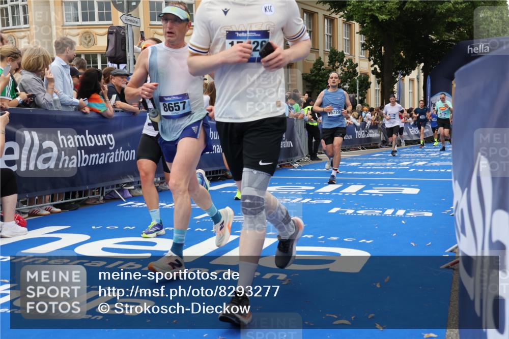 29.06.2025 - hella hamburg halbmarathon Strokosch-Dieckow http://msf.ph/oto/8293277 29.06.2025 10:50:47 Ziel 1466, 2234, 2788, 3654, 3947, 4839, 5018, 5115, 6712, 7052, 7134, 7952, 8205, 8657, 10750, 11356, 11551, 13701, 15395, 15426, 15643, 15720, 17129, 17908, 18182, 18229, 18370, 18820 meine-sportfotos.de