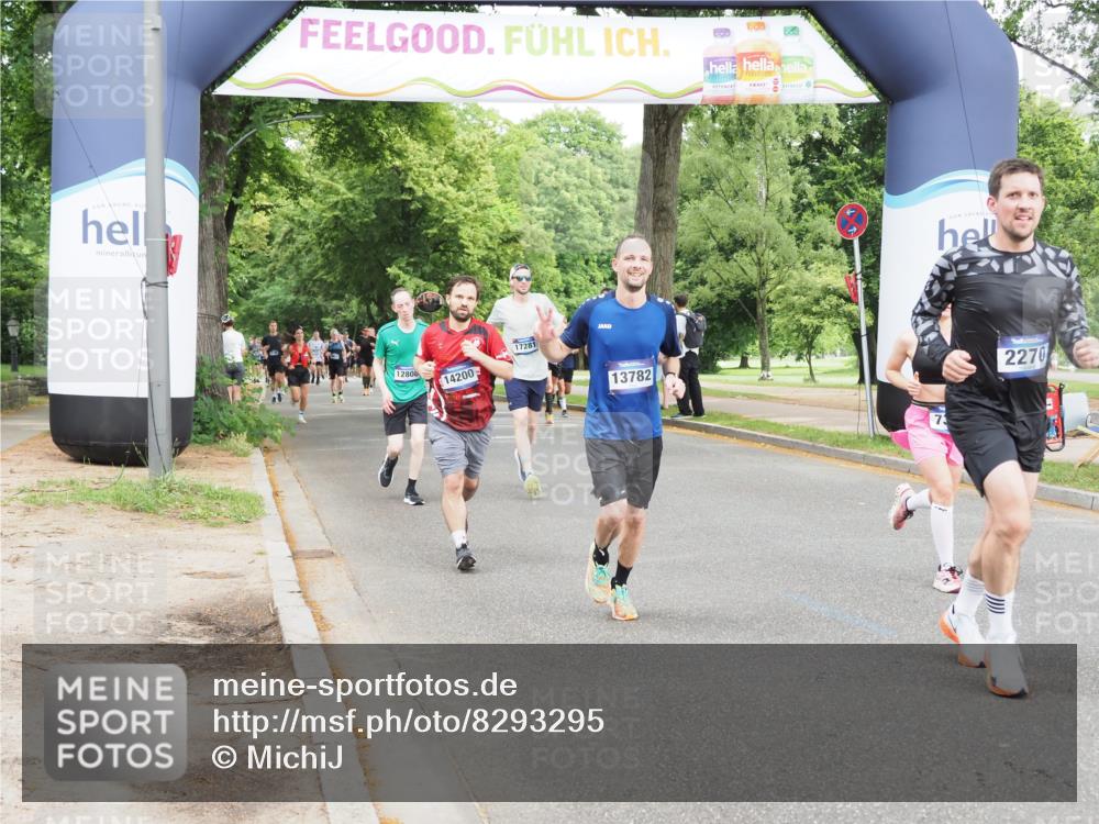 29.06.2025 - hella hamburg halbmarathon MichiJ http://msf.ph/oto/8293295 29.06.2025 10:33:49 Zwischen KM18-KM19 2270, 5706, 6711, 7385, 7450, 8374, 9720, 10796, 12528, 13782, 13919, 14200, 14228, 14764, 16286, 16834, 17281, 18081 meine-sportfotos.de