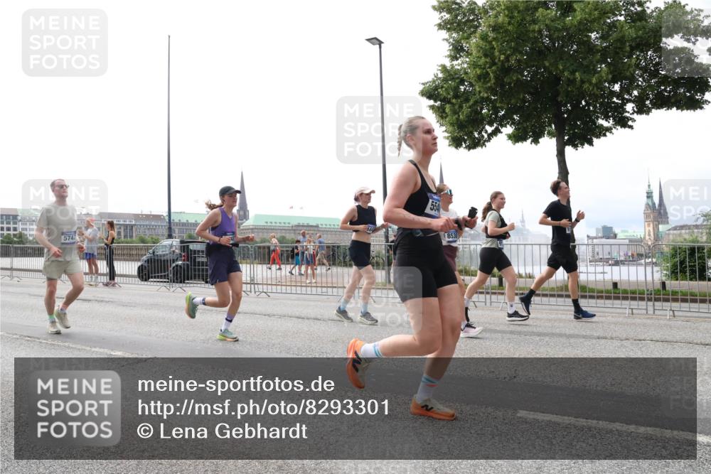 29.06.2025 - hella hamburg halbmarathon Lena Gebhardt http://msf.ph/oto/8293301 29.06.2025 10:36:31 Lombardsbrücke 5747, 534, 8530, 1008, 1010, 1102, 1224, 1775, 1780, 1835, 1948, 2124, 2588, 2870, 3398, 3404, 3428, 3699, 3741, 3877, 4084, 4245, 4326, 4442, 4618, 4762, 4937, 5012, 5246, 5427, 5540, 5573, 5666, 5747, 5809, 5919, 6092, 6093, 6156, 6184, 6190, 6417, 6667, 6896, 7086, 7111, 7140, 7275, 7575, 7576, 7632, 8356, 8498, 8499, 8530, 8581, 8945, 9115, 9117, 9229, 9500, 9694, 13265, 15077, 17156, 17807, 18152, 18488 meine-sportfotos.de