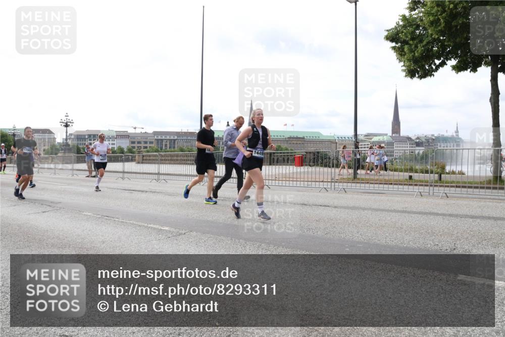 29.06.2025 - hella hamburg halbmarathon Lena Gebhardt http://msf.ph/oto/8293311 29.06.2025 10:21:23 Lombardsbrücke 1449, 1028, 1072, 1266, 1401, 1658, 2271, 2383, 2635, 2815, 2956, 2986, 3122, 3161, 3453, 3770, 3813, 3817, 3825, 3826, 4082, 4350, 4697, 4786, 5041, 5061, 5122, 5373, 5395, 5412, 5493, 5759, 5767, 5957, 6086, 6103, 6275, 6308, 6844, 7228, 7375, 7522, 7553, 7608, 7612, 7781, 8095, 8286, 8724, 8726, 8844, 8896, 9005, 9011, 9100, 9108, 9236, 9369, 9483, 9499, 9501, 9532, 9624, 10374, 10585, 10602, 10874, 11698, 12175, 12694, 13057, 13508 meine-sportfotos.de