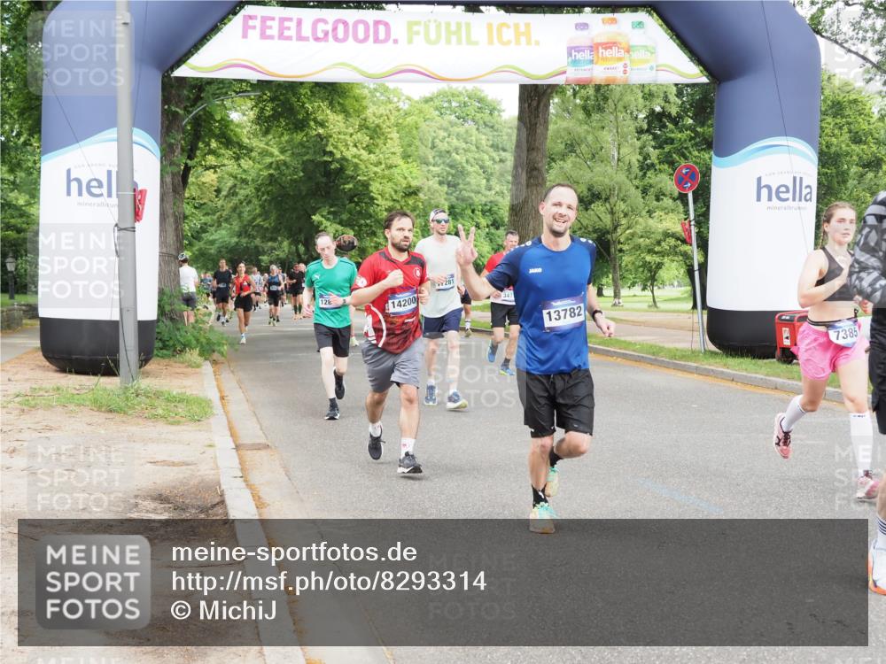29.06.2025 - hella hamburg halbmarathon MichiJ http://msf.ph/oto/8293314 29.06.2025 10:33:50 Zwischen KM18-KM19 2270, 5706, 6711, 7385, 7450, 8374, 9720, 10796, 12528, 13782, 13919, 14200, 16286, 16834, 17281, 18081 meine-sportfotos.de