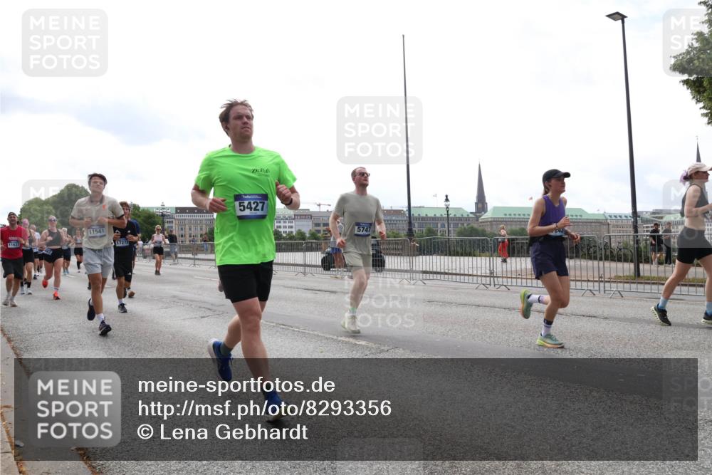 29.06.2025 - hella hamburg halbmarathon Lena Gebhardt http://msf.ph/oto/8293356 29.06.2025 10:36:31 Lombardsbrücke 11637, 11541, 17272, 5427, 5747, 1008, 1010, 1102, 1224, 1775, 1780, 1835, 1948, 2124, 2588, 2870, 3398, 3404, 3428, 3699, 3741, 3877, 4084, 4245, 4326, 4442, 4618, 4762, 4937, 5012, 5246, 5427, 5540, 5573, 5666, 5747, 5809, 5919, 6092, 6093, 6156, 6184, 6190, 6417, 6667, 6896, 7086, 7111, 7140, 7275, 7575, 7576, 7632, 8356, 8498, 8499, 8530, 8581, 8945, 9115, 9117, 9229, 9500, 9694, 13265, 15077, 17156, 17807, 18152, 18488 meine-sportfotos.de