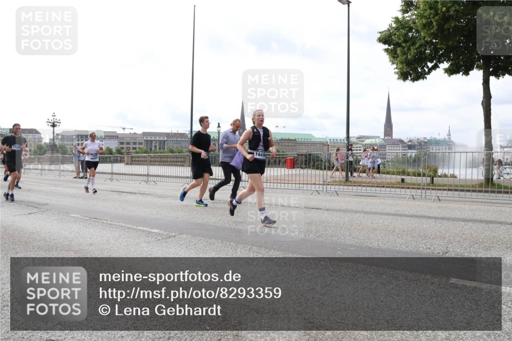 29.06.2025 - hella hamburg halbmarathon Lena Gebhardt http://msf.ph/oto/8293359 29.06.2025 10:21:23 Lombardsbrücke 17969, 14490, 1028, 1072, 1266, 1401, 1658, 2271, 2383, 2635, 2815, 2956, 2986, 3122, 3161, 3453, 3770, 3813, 3817, 3825, 3826, 4082, 4350, 4697, 4786, 5041, 5061, 5122, 5373, 5395, 5412, 5493, 5759, 5767, 5957, 6086, 6103, 6275, 6308, 6844, 7228, 7375, 7522, 7553, 7608, 7612, 7781, 8095, 8286, 8724, 8726, 8844, 8896, 9005, 9011, 9100, 9108, 9236, 9369, 9483, 9499, 9501, 9532, 9624, 10374, 10585, 10602, 10874, 11698, 12175, 12694, 13057, 13508 meine-sportfotos.de