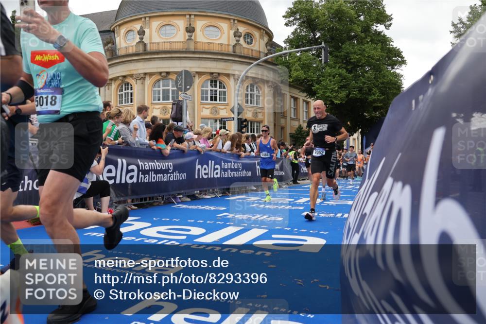 29.06.2025 - hella hamburg halbmarathon Strokosch-Dieckow http://msf.ph/oto/8293396 29.06.2025 10:50:53 Ziel 1466, 2207, 3654, 3947, 4839, 5018, 5115, 7052, 7369, 8205, 8572, 10215, 10750, 11551, 12778, 13687, 14125, 15362, 15395, 15643, 16285, 17221, 18182, 18350 meine-sportfotos.de