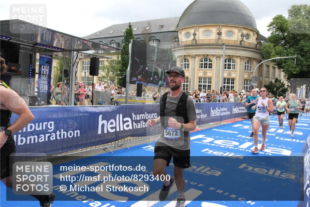 29.06.2025 - hella hamburg halbmarathon Michael Strokosch http://msf.ph/oto/8293400 29.06.2025 10:56:28 Ziel 3048, 4029, 5672, 6399, 7742, 8863, 9622, 10665, 11231, 11309, 15300, 15818, 16257, 16375, 17734, 18117, 18495, 18652 meine-sportfotos.de