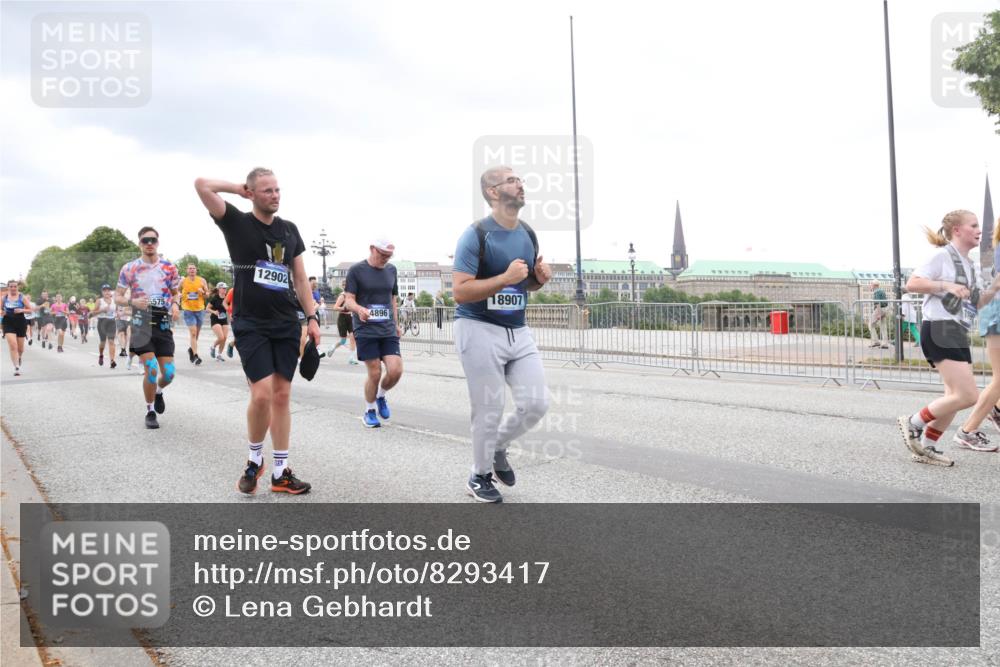 29.06.2025 - hella hamburg halbmarathon Lena Gebhardt http://msf.ph/oto/8293417 29.06.2025 10:55:57 Lombardsbrücke 5575, 12902, 4896, 18907, 1616, 1738, 1873, 1909, 2095, 2793, 3101, 3244, 3257, 3268, 4265, 4354, 4470, 4473, 4836, 4896, 5220, 5222, 5306, 5487, 5575, 5580, 5994, 6055, 6056, 6113, 6257, 6494, 6594, 6968, 7025, 7028, 7516, 7548, 7616, 7969, 8005, 8110, 8305, 8527, 8532, 8533, 8626, 8648, 9435, 9548, 9606, 9614, 9618, 9838, 9857, 9858, 9861, 9865, 9956, 10094, 10436, 10438, 10449, 10559, 10593, 10640, 10740, 10784, 10987, 11903, 11962, 11963, 12695, 12902 meine-sportfotos.de