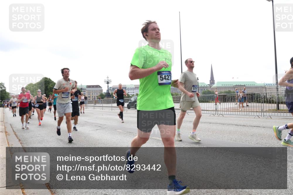 29.06.2025 - hella hamburg halbmarathon Lena Gebhardt http://msf.ph/oto/8293442 29.06.2025 10:36:31 Lombardsbrücke 11541, 11632, 7272, 1224, 5427, 574, 1008, 1010, 1102, 1224, 1775, 1780, 1835, 1948, 2124, 2588, 2870, 3398, 3404, 3428, 3699, 3741, 3877, 4084, 4245, 4326, 4442, 4618, 4762, 4937, 5012, 5246, 5427, 5540, 5573, 5666, 5747, 5809, 5919, 6092, 6093, 6156, 6184, 6190, 6417, 6667, 6896, 7086, 7111, 7140, 7275, 7575, 7576, 7632, 8356, 8498, 8499, 8530, 8581, 8945, 9115, 9117, 9229, 9500, 9694, 13265, 15077, 17156, 17807, 18152, 18488 meine-sportfotos.de