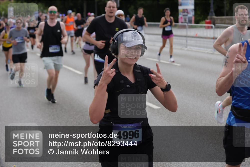 29.06.2025 - hella hamburg halbmarathon Jannik Wohlers http://msf.ph/oto/8293444 29.06.2025 10:36:32 Lombardsbrücke 1118, 1253, 1339, 1488, 1490, 1952, 1954, 2552, 3165, 3714, 3873, 3895, 4618, 4762, 4996, 5224, 5538, 5640, 5786, 5789, 6156, 6359, 6804, 7202, 7773, 8007, 8315, 8499, 8758, 8936, 8937, 9295, 9694, 9701, 10123, 10487, 10862, 10931, 11672, 11831, 11843, 11912, 12087, 12184, 12218, 12302, 12532, 13106, 13165, 13657, 13695, 13970, 13971, 14695, 15106, 15353, 15475, 15588, 15907, 15972, 15992, 16304, 16309, 16885, 17115, 17349, 17504, 17591, 18482 meine-sportfotos.de
