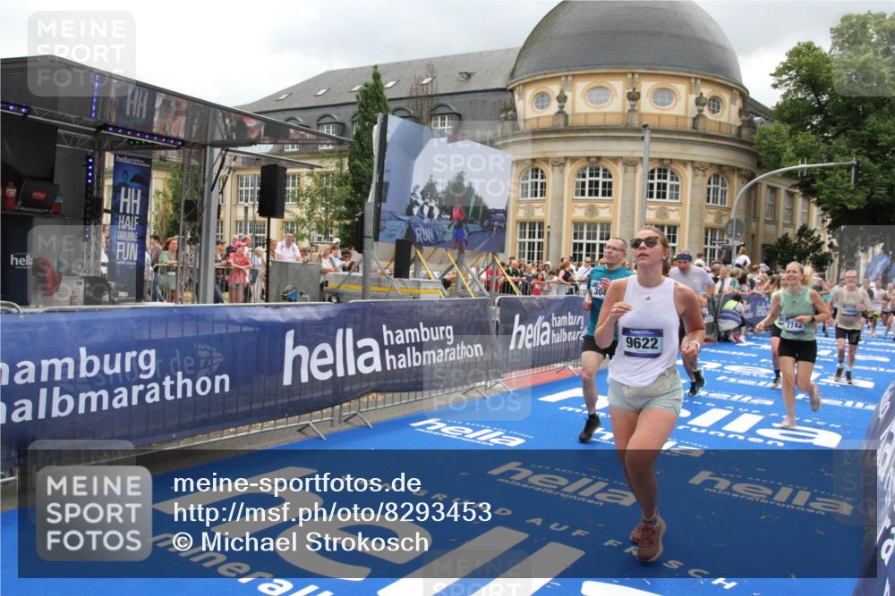 29.06.2025 - hella hamburg halbmarathon Michael Strokosch http://msf.ph/oto/8293453 29.06.2025 10:56:29 Ziel 3048, 4029, 5672, 6399, 7742, 8863, 9622, 10665, 11231, 11309, 15300, 15407, 15818, 16257, 16261, 17268, 17734 meine-sportfotos.de