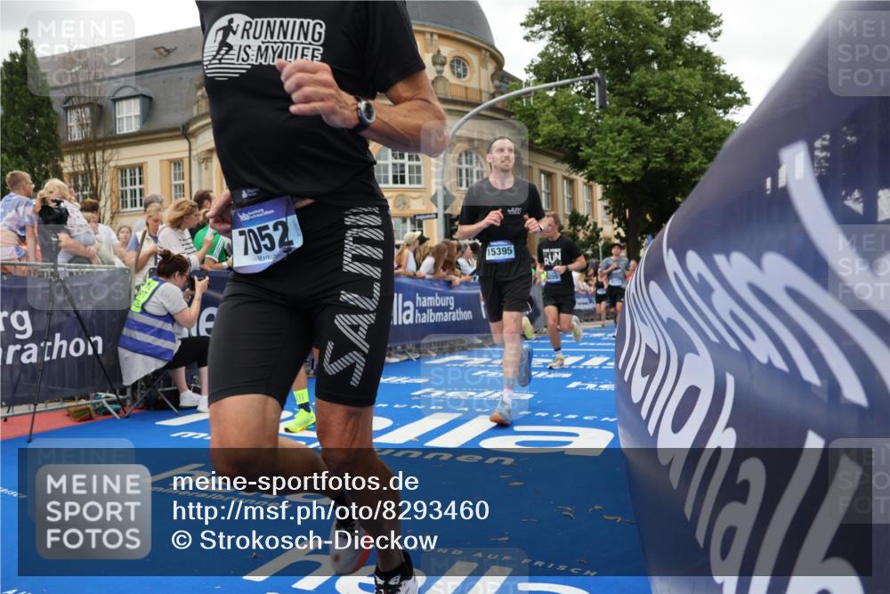 29.06.2025 - hella hamburg halbmarathon Strokosch-Dieckow http://msf.ph/oto/8293460 29.06.2025 10:50:55 Ziel 1466, 1630, 2207, 3654, 3947, 4839, 5018, 7052, 7369, 8117, 8205, 8572, 10215, 10750, 11551, 12778, 13008, 13687, 14125, 15362, 15395, 15643, 16285, 17221, 18066, 18182, 18350 meine-sportfotos.de