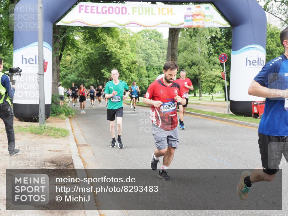 29.06.2025 - hella hamburg halbmarathon MichiJ http://msf.ph/oto/8293483 29.06.2025 10:33:51 Zwischen KM18-KM19 2270, 3477, 6711, 7385, 7450, 8374, 9720, 10796, 12528, 12808, 13782, 13919, 14200, 16286, 16834, 17281, 18081 meine-sportfotos.de