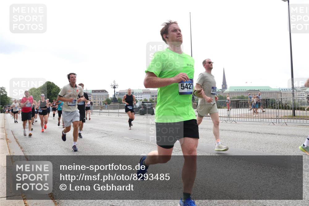29.06.2025 - hella hamburg halbmarathon Lena Gebhardt http://msf.ph/oto/8293485 29.06.2025 10:36:31 Lombardsbrücke 541, 7272, 11637, 1224, 5427, 574, 1008, 1010, 1102, 1224, 1775, 1780, 1835, 1948, 2124, 2588, 2870, 3398, 3404, 3428, 3699, 3741, 3877, 4084, 4245, 4326, 4442, 4618, 4762, 4937, 5012, 5246, 5427, 5540, 5573, 5666, 5747, 5809, 5919, 6092, 6093, 6156, 6184, 6190, 6417, 6667, 6896, 7086, 7111, 7140, 7275, 7575, 7576, 7632, 8356, 8498, 8499, 8530, 8581, 8945, 9115, 9117, 9229, 9500, 9694, 13265, 15077, 17156, 17807, 18152, 18488 meine-sportfotos.de