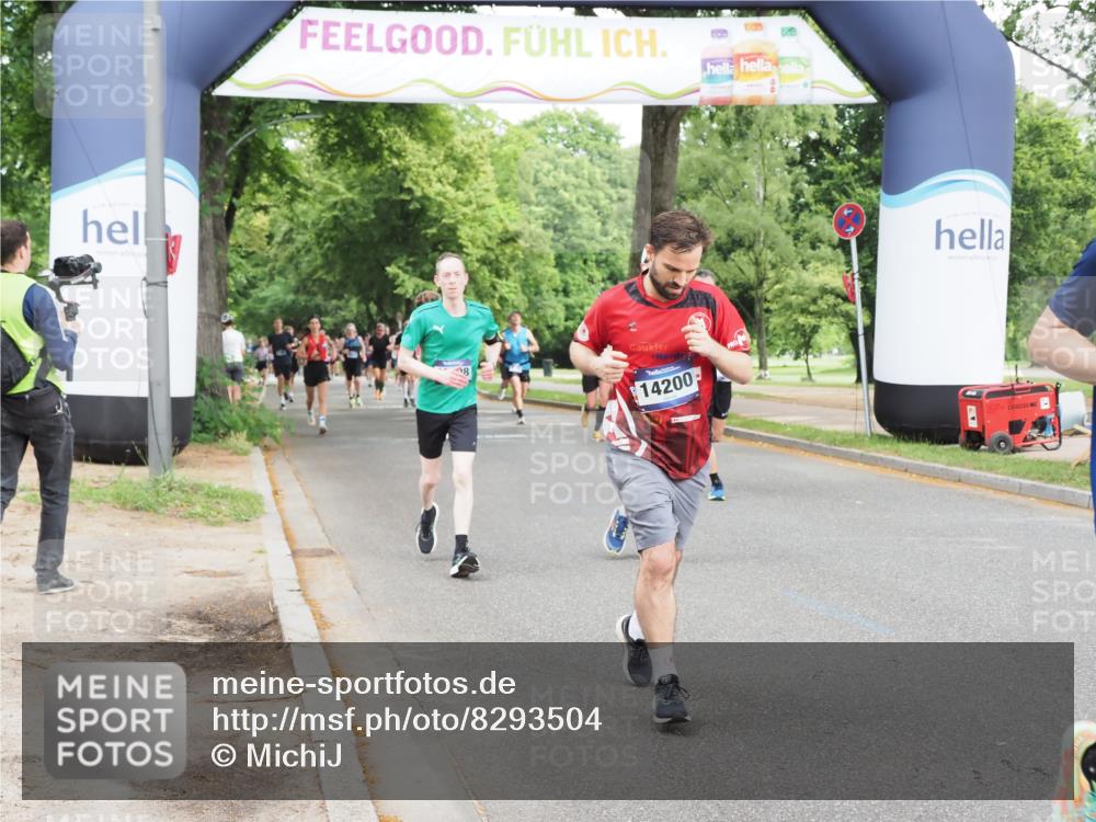 29.06.2025 - hella hamburg halbmarathon MichiJ http://msf.ph/oto/8293504 29.06.2025 10:33:51 Zwischen KM18-KM19 2270, 3477, 6711, 7385, 7450, 8374, 9720, 10796, 12528, 12808, 13782, 13919, 14200, 16286, 16834, 17281, 18081 meine-sportfotos.de