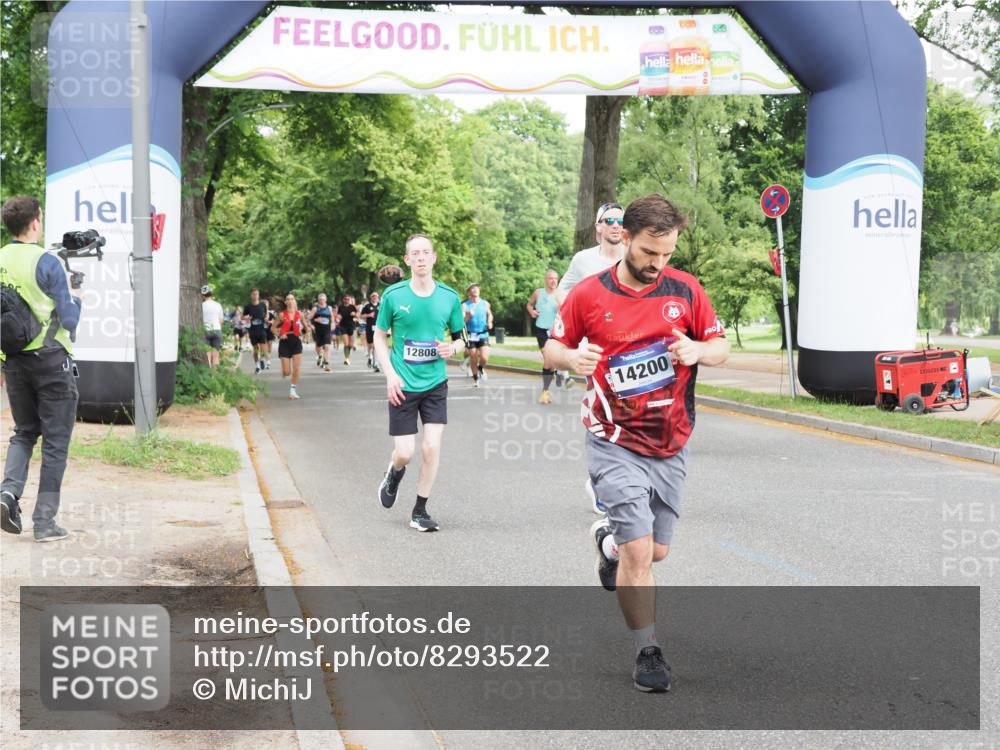 29.06.2025 - hella hamburg halbmarathon MichiJ http://msf.ph/oto/8293522 29.06.2025 10:33:51 Zwischen KM18-KM19 2270, 3477, 6711, 7385, 7450, 8374, 9720, 10796, 12528, 12808, 13782, 13919, 14200, 16286, 16834, 17281, 18081 meine-sportfotos.de