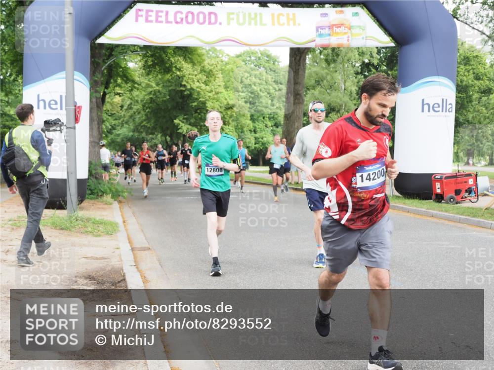 29.06.2025 - hella hamburg halbmarathon MichiJ http://msf.ph/oto/8293552 29.06.2025 10:33:51 Zwischen KM18-KM19 2270, 3477, 6711, 7385, 7450, 8374, 9720, 10796, 12528, 12808, 13782, 13919, 14200, 16286, 16834, 17281, 18081 meine-sportfotos.de