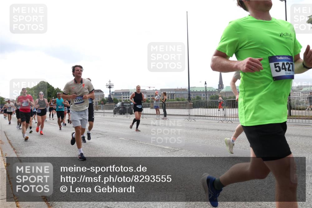 29.06.2025 - hella hamburg halbmarathon Lena Gebhardt http://msf.ph/oto/8293555 29.06.2025 10:36:32 Lombardsbrücke 11637, 667, 7632, 11541, 1224, 5427, 1008, 1010, 1102, 1224, 1775, 1780, 1835, 1948, 2124, 2588, 2870, 3398, 3404, 3428, 3699, 3741, 3877, 4084, 4245, 4326, 4442, 4618, 4762, 4937, 4996, 5012, 5246, 5427, 5540, 5573, 5666, 5747, 5789, 5809, 5919, 6092, 6093, 6156, 6190, 6417, 6667, 6896, 7086, 7111, 7140, 7275, 7575, 7576, 7632, 8356, 8498, 8499, 8530, 8581, 8945, 9115, 9117, 9229, 9295, 9500, 9694, 13265, 15077, 17156, 17807, 18152, 18488 meine-sportfotos.de