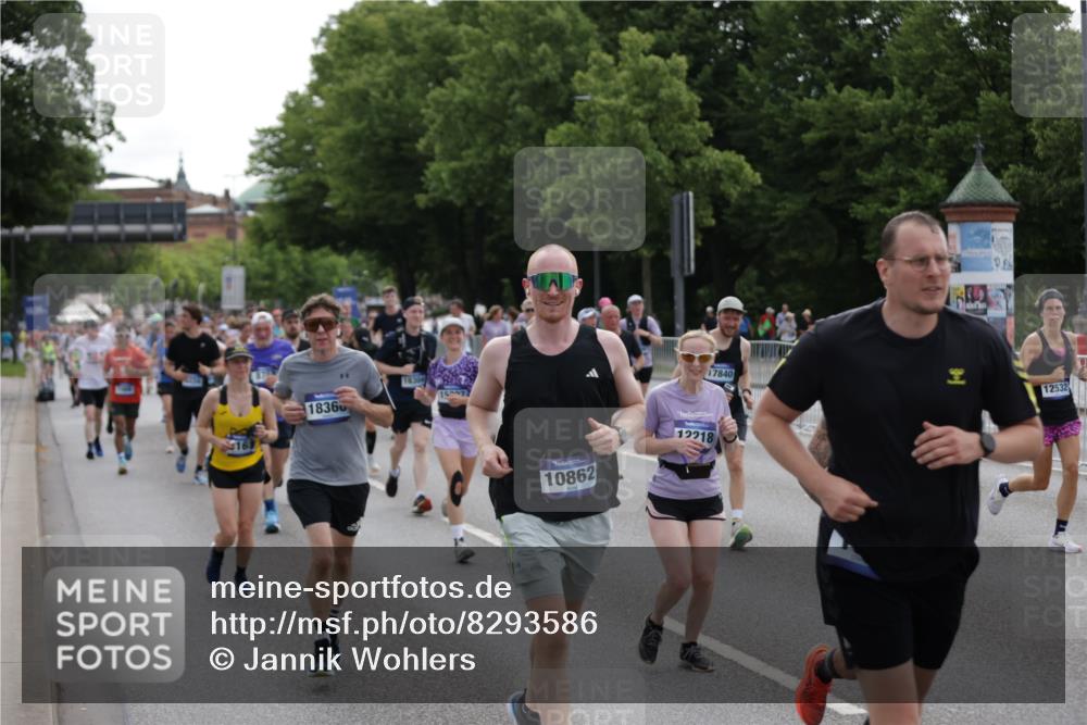 29.06.2025 - hella hamburg halbmarathon Jannik Wohlers http://msf.ph/oto/8293586 29.06.2025 10:36:32 Lombardsbrücke 1118, 1253, 1339, 1488, 1490, 1952, 1954, 2552, 3165, 3714, 3873, 3895, 4618, 4762, 4996, 5224, 5538, 5640, 5786, 5789, 6156, 6359, 6804, 7202, 7773, 8007, 8315, 8499, 8758, 8936, 8937, 9295, 9694, 9701, 10123, 10487, 10862, 10931, 11672, 11831, 11843, 11912, 12087, 12184, 12218, 12302, 12532, 13106, 13165, 13657, 13695, 13970, 13971, 14695, 15106, 15353, 15475, 15588, 15907, 15972, 15992, 16304, 16309, 16885, 17115, 17349, 17504, 17591, 18482 meine-sportfotos.de