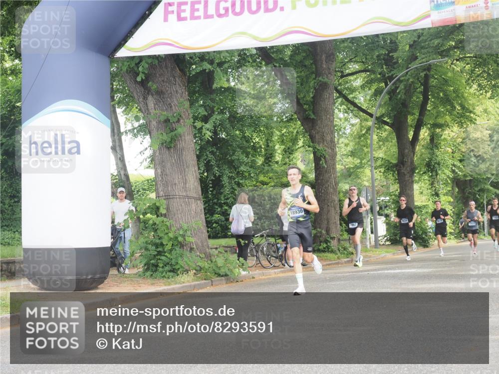 29.06.2025 - hella hamburg halbmarathon KatJ http://msf.ph/oto/8293591 29.06.2025 10:13:16 Zwischen KM18-KM19  meine-sportfotos.de
