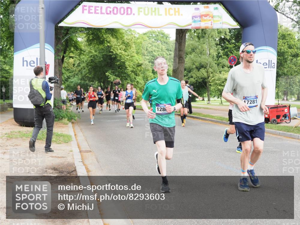 29.06.2025 - hella hamburg halbmarathon MichiJ http://msf.ph/oto/8293603 29.06.2025 10:33:52 Zwischen KM18-KM19 2270, 3477, 6711, 7204, 7385, 7450, 8374, 9720, 10796, 12808, 13782, 14200, 16286, 16834, 17281 meine-sportfotos.de