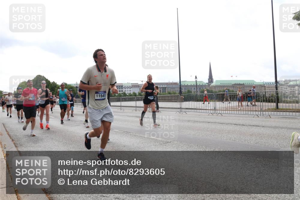 29.06.2025 - hella hamburg halbmarathon Lena Gebhardt http://msf.ph/oto/8293605 29.06.2025 10:36:32 Lombardsbrücke 637, 6667, 7632, 11541, 1224, 1008, 1010, 1102, 1224, 1775, 1780, 1835, 1948, 2124, 2588, 2870, 3398, 3404, 3428, 3699, 3741, 3877, 4084, 4245, 4326, 4442, 4618, 4762, 4937, 4996, 5012, 5246, 5427, 5540, 5573, 5666, 5747, 5789, 5809, 5919, 6092, 6093, 6156, 6190, 6417, 6667, 6896, 7086, 7111, 7140, 7275, 7575, 7576, 7632, 8356, 8498, 8499, 8530, 8581, 8945, 9115, 9117, 9229, 9295, 9500, 9694, 13265, 15077, 17156, 17807, 18152, 18488 meine-sportfotos.de