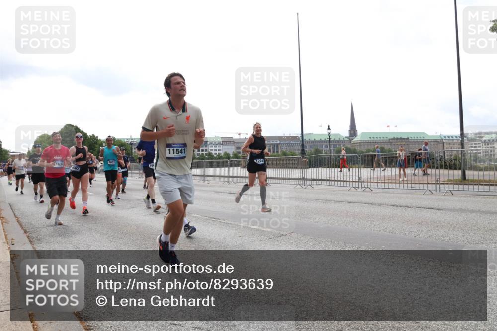 29.06.2025 - hella hamburg halbmarathon Lena Gebhardt http://msf.ph/oto/8293639 29.06.2025 10:36:32 Lombardsbrücke 1637, 6667, 7632, 10, 11541, 1224, 1008, 1010, 1102, 1224, 1775, 1780, 1835, 1948, 2124, 2588, 2870, 3398, 3404, 3428, 3699, 3741, 3877, 4084, 4245, 4326, 4442, 4618, 4762, 4937, 4996, 5012, 5246, 5427, 5540, 5573, 5666, 5747, 5789, 5809, 5919, 6092, 6093, 6156, 6190, 6417, 6667, 6896, 7086, 7111, 7140, 7275, 7575, 7576, 7632, 8356, 8498, 8499, 8530, 8581, 8945, 9115, 9117, 9229, 9295, 9500, 9694, 13265, 15077, 17156, 17807, 18152, 18488 meine-sportfotos.de