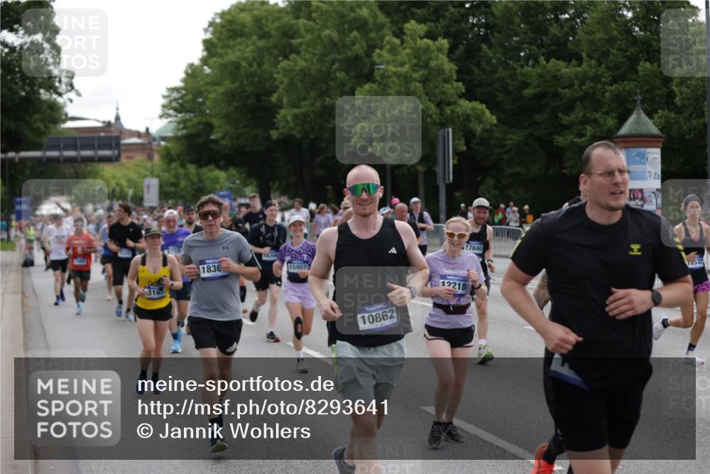 29.06.2025 - hella hamburg halbmarathon Jannik Wohlers http://msf.ph/oto/8293641 29.06.2025 10:36:33 Lombardsbrücke 1118, 1253, 1339, 1488, 1490, 1952, 1954, 2552, 3165, 3714, 3873, 3895, 4618, 4762, 4996, 5224, 5538, 5640, 5786, 5789, 6172, 6359, 6804, 7202, 7773, 8007, 8315, 8499, 8758, 8936, 8937, 9054, 9295, 10123, 10487, 10862, 10931, 11246, 11672, 11831, 11843, 11912, 12087, 12184, 12218, 12302, 12463, 12532, 13106, 13165, 13657, 13695, 13970, 13971, 14396, 14695, 15106, 15353, 15475, 15588, 15907, 15972, 15992, 16304, 16309, 16885, 17115, 17349, 17504, 17591, 18482 meine-sportfotos.de