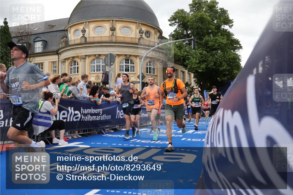 29.06.2025 - hella hamburg halbmarathon Strokosch-Dieckow http://msf.ph/oto/8293649 29.06.2025 10:50:58 Ziel 1466, 1630, 2207, 3654, 4077, 7052, 7369, 8117, 8205, 8261, 8572, 8704, 10215, 10508, 10603, 11551, 12778, 13008, 13687, 14125, 15362, 15395, 15643, 16285, 17221, 17384, 18066, 18350 meine-sportfotos.de