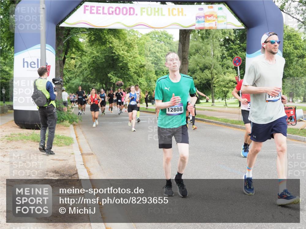 29.06.2025 - hella hamburg halbmarathon MichiJ http://msf.ph/oto/8293655 29.06.2025 10:33:52 Zwischen KM18-KM19 2270, 3477, 6711, 7204, 7385, 7450, 8374, 9720, 10796, 12808, 13782, 14200, 16286, 16834, 17281 meine-sportfotos.de