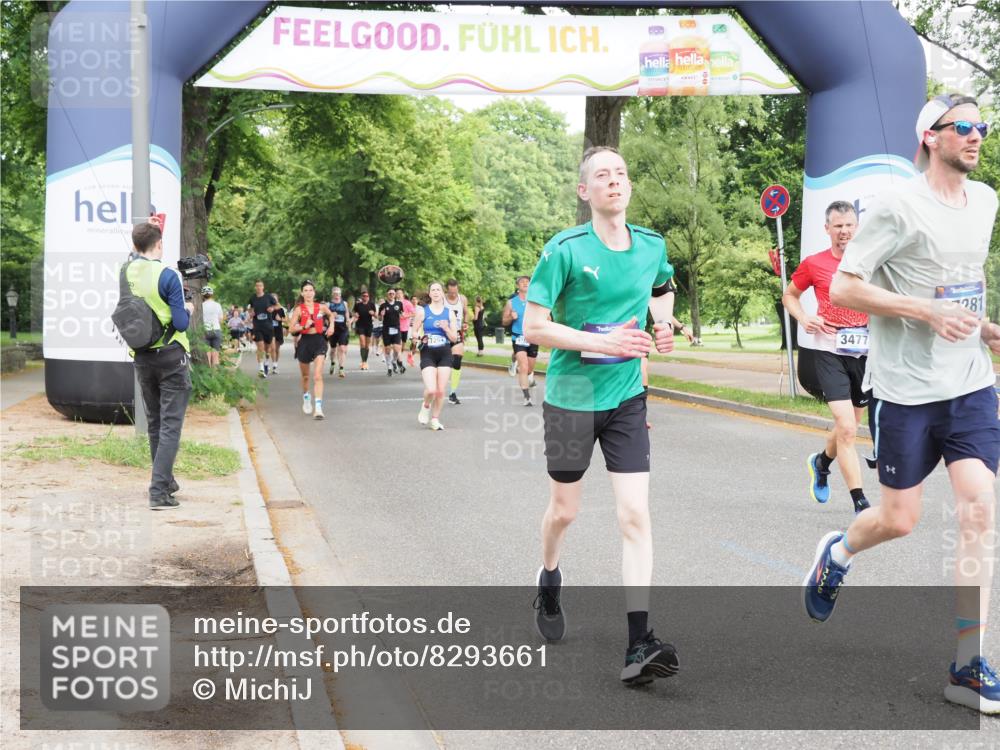 29.06.2025 - hella hamburg halbmarathon MichiJ http://msf.ph/oto/8293661 29.06.2025 10:33:52 Zwischen KM18-KM19 2270, 3477, 6711, 7204, 7385, 7450, 8374, 9720, 10796, 12808, 13782, 14200, 16286, 16834, 17281 meine-sportfotos.de