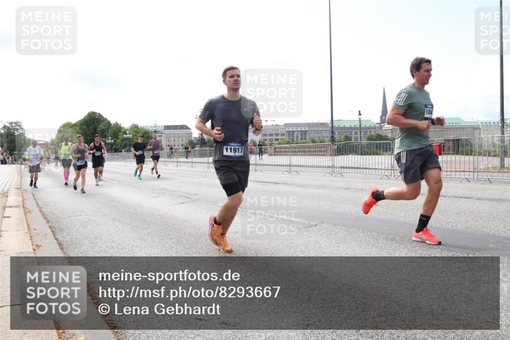 29.06.2025 - hella hamburg halbmarathon Lena Gebhardt http://msf.ph/oto/8293667 29.06.2025 10:11:54 Lombardsbrücke 1062, 1328, 1531, 1790, 1866, 1992, 3363, 4227, 5379, 5605, 7571, 8115, 8807, 8810, 9191, 9428, 9705, 10042, 10409, 10428, 11321, 11507, 11525, 11537, 11581, 11917, 12473, 13171, 13177, 13203, 13542, 13939, 13958, 14008, 14060, 14196, 14384, 15137, 15797, 15945, 16976, 17080, 17638, 17774, 17866, 18261, 18278, 18395, 18429, 18655 meine-sportfotos.de
