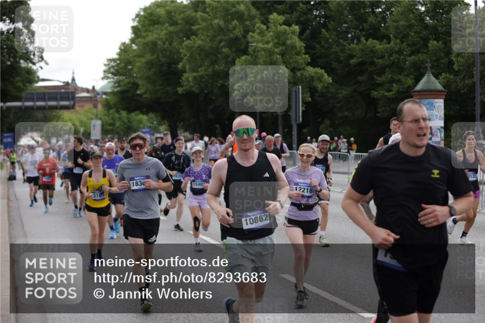 29.06.2025 - hella hamburg halbmarathon Jannik Wohlers http://msf.ph/oto/8293683 29.06.2025 10:36:33 Lombardsbrücke 1118, 1253, 1339, 1488, 1490, 1952, 1954, 2552, 3165, 3714, 3873, 3895, 4618, 4762, 4996, 5224, 5538, 5640, 5786, 5789, 6172, 6359, 6804, 7202, 7773, 8007, 8315, 8499, 8758, 8936, 8937, 9054, 9295, 10123, 10487, 10862, 10931, 11246, 11672, 11831, 11843, 11912, 12087, 12184, 12218, 12302, 12463, 12532, 13106, 13165, 13657, 13695, 13970, 13971, 14396, 14695, 15106, 15353, 15475, 15588, 15907, 15972, 15992, 16304, 16309, 16885, 17115, 17349, 17504, 17591, 18482 meine-sportfotos.de