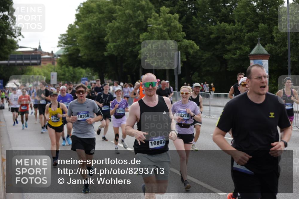 29.06.2025 - hella hamburg halbmarathon Jannik Wohlers http://msf.ph/oto/8293713 29.06.2025 10:36:33 Lombardsbrücke 1118, 1253, 1339, 1488, 1490, 1952, 1954, 2552, 3165, 3714, 3873, 3895, 4618, 4762, 4996, 5224, 5538, 5640, 5786, 5789, 6172, 6359, 6804, 7202, 7773, 8007, 8315, 8499, 8758, 8936, 8937, 9054, 9295, 10123, 10487, 10862, 10931, 11246, 11672, 11831, 11843, 11912, 12087, 12184, 12218, 12302, 12463, 12532, 13106, 13165, 13657, 13695, 13970, 13971, 14396, 14695, 15106, 15353, 15475, 15588, 15907, 15972, 15992, 16304, 16309, 16885, 17115, 17349, 17504, 17591, 18482 meine-sportfotos.de