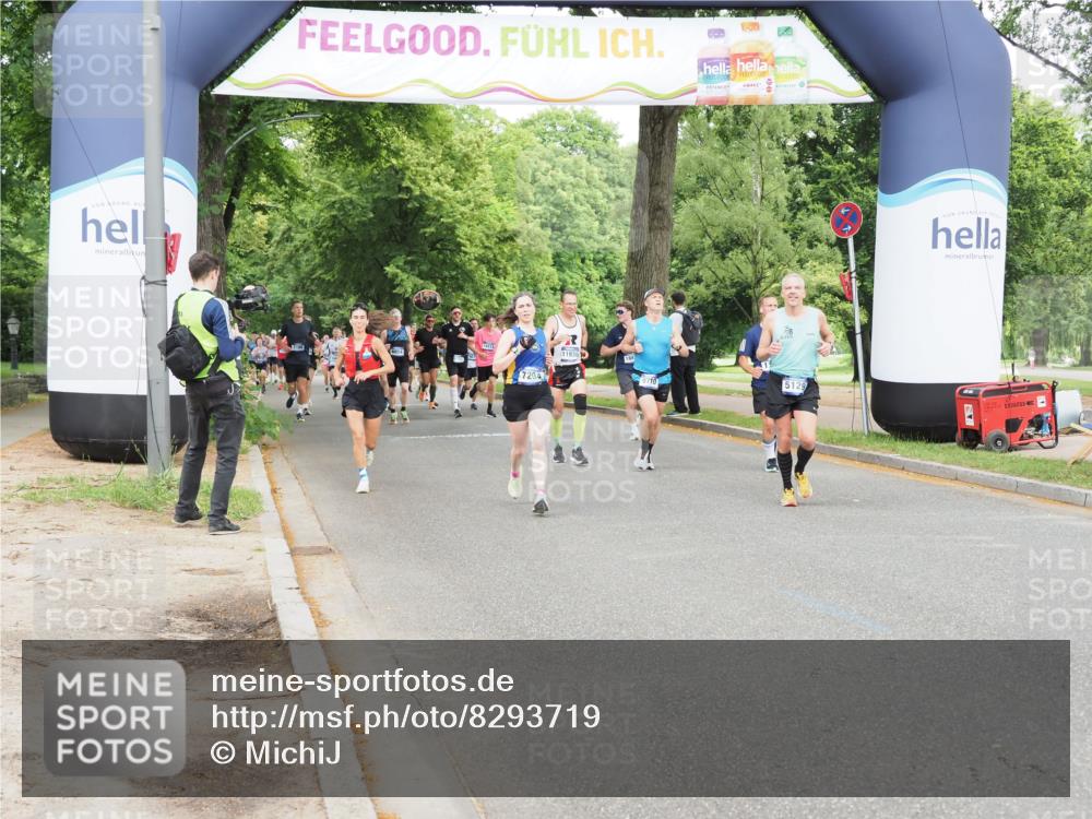29.06.2025 - hella hamburg halbmarathon MichiJ http://msf.ph/oto/8293719 29.06.2025 10:33:53 Zwischen KM18-KM19 2270, 3477, 5129, 6711, 7204, 7385, 9710, 12808, 13782, 14200, 16286, 16834, 17281 meine-sportfotos.de