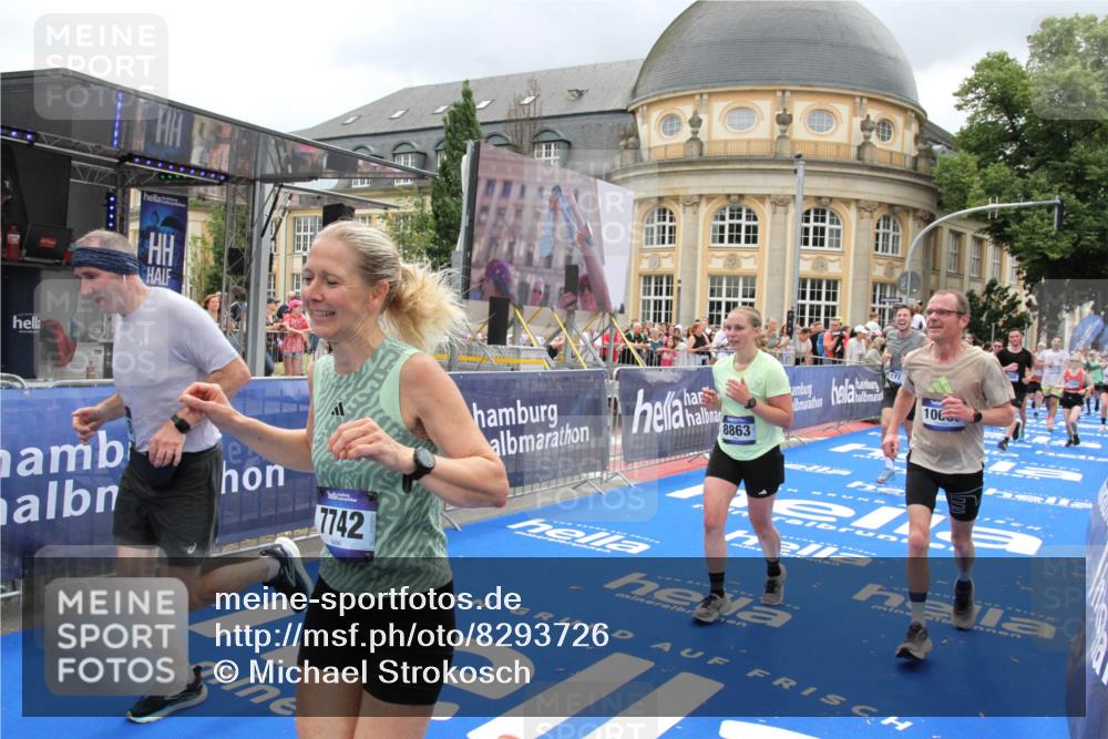 29.06.2025 - hella hamburg halbmarathon Michael Strokosch http://msf.ph/oto/8293726 29.06.2025 10:56:32 Ziel 1583, 3048, 3413, 5744, 6399, 7742, 8542, 8652, 8863, 9622, 10093, 10665, 15407, 15818, 16257, 16261, 17268, 17734, 18746, 18835 meine-sportfotos.de