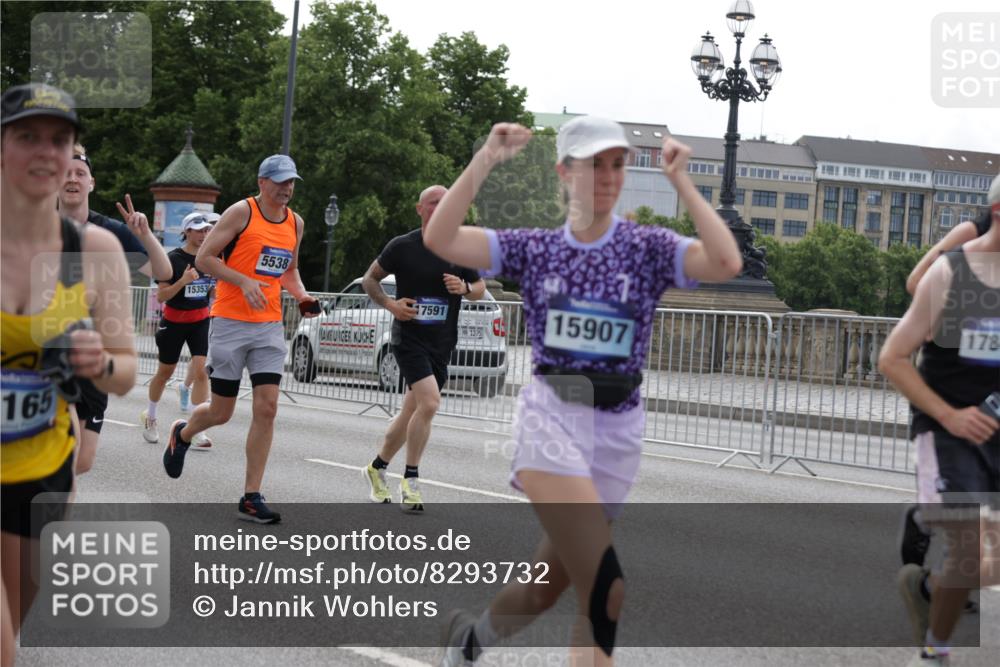 29.06.2025 - hella hamburg halbmarathon Jannik Wohlers http://msf.ph/oto/8293732 29.06.2025 10:36:36 Lombardsbrücke 1118, 1253, 1339, 1488, 1490, 1952, 1954, 2072, 2104, 2552, 3127, 3165, 3714, 3873, 3895, 4996, 5224, 5538, 5640, 5786, 5789, 6172, 6359, 6584, 6804, 7202, 7773, 8007, 8257, 8258, 8315, 8758, 8936, 8937, 9054, 9055, 9295, 10862, 10931, 11246, 11831, 11843, 11912, 12087, 12184, 12218, 12302, 12463, 12532, 13165, 13695, 13970, 13971, 14202, 14396, 14695, 14779, 15106, 15353, 15475, 15588, 15907, 15972, 15992, 16304, 16309, 16782, 16885, 17115, 17349, 17504, 17591 meine-sportfotos.de