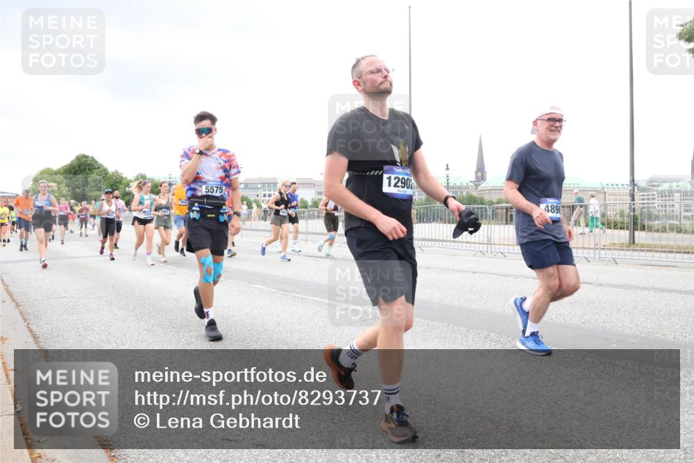 29.06.2025 - hella hamburg halbmarathon Lena Gebhardt http://msf.ph/oto/8293737 29.06.2025 10:55:58 Lombardsbrücke 17166, 5575, 1290, 4896, 1616, 1738, 1873, 1909, 2095, 2793, 3101, 3244, 3257, 3268, 4265, 4354, 4470, 4473, 4836, 4896, 5220, 5222, 5306, 5487, 5575, 5580, 5994, 6055, 6056, 6113, 6257, 6494, 6594, 6968, 7025, 7028, 7516, 7548, 7616, 7969, 8005, 8110, 8305, 8527, 8532, 8533, 8626, 8648, 9435, 9548, 9606, 9614, 9618, 9838, 9857, 9858, 9861, 9865, 9956, 10094, 10436, 10438, 10449, 10559, 10593, 10640, 10740, 10784, 10987, 11903, 11962, 11963, 12695, 12902 meine-sportfotos.de